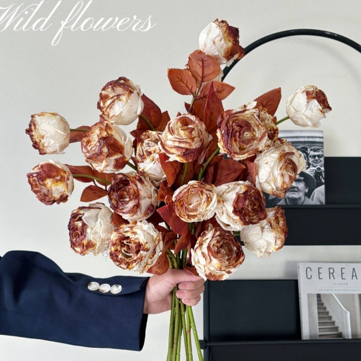 Vintage Ink-Styled Rose Bouquet With Dry Leaves_Cwmm6576