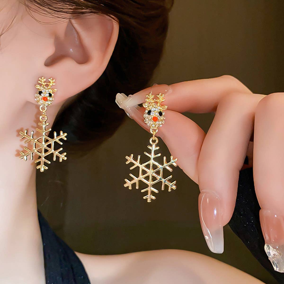 DIAMOND DEER HEAD SNOWFLAKE EARRINGS_CWAJE2408