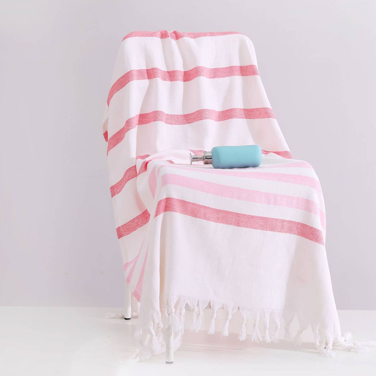 LIGHTWEIGHT COTTON STRIPED BEACH TOWEL WITH TASSELS_CWMM7601