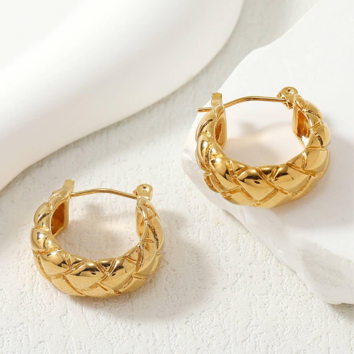 EMBOSSED STAINLESS STEEL GOLD TONE EARRINGS_CWMM3653