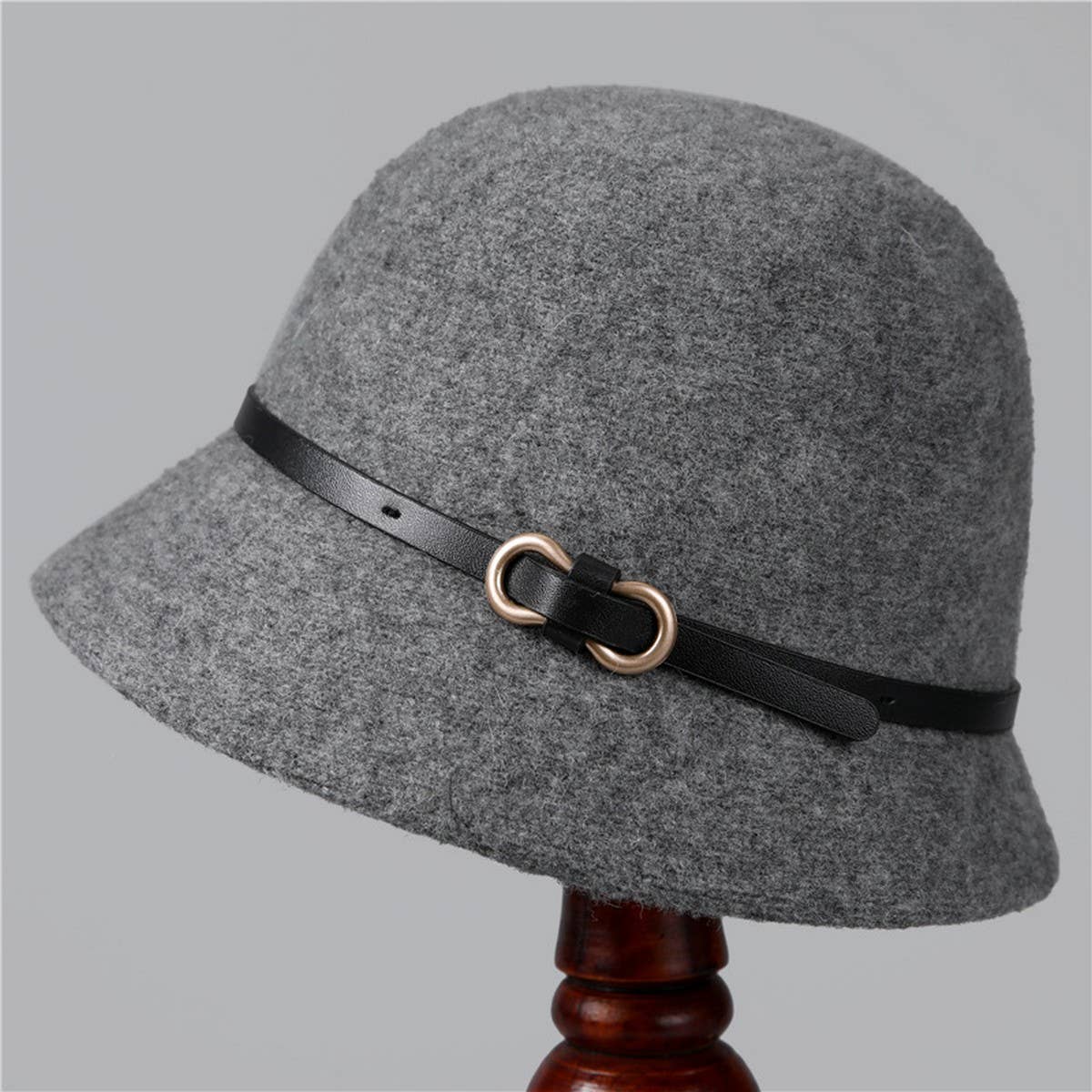 SIMPLE AND VERSATILE BUCKET HAT WITH BELT BUCKLE_CWAH1798
