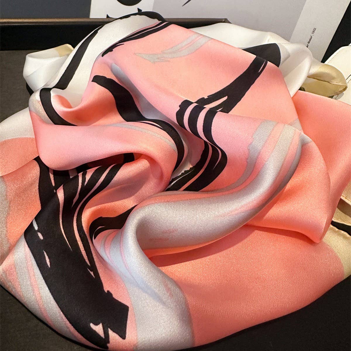 SMALL FRESH AND ARTISTIC SMALL SQUARE TOWEL_CWASC1438