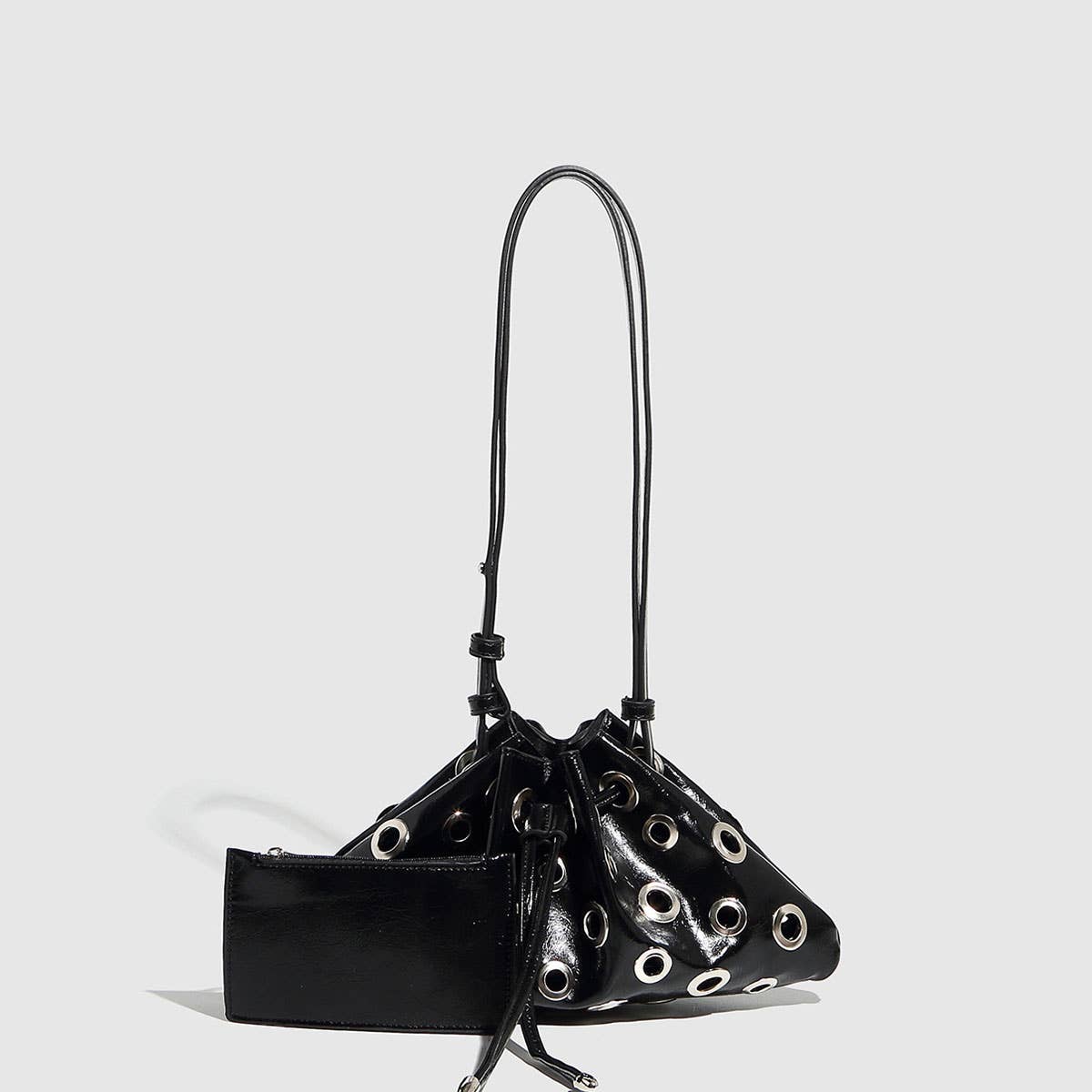 METAL EYELET BUCKET BAG WITH RIVETS FOR WOMEN_CWAB5682