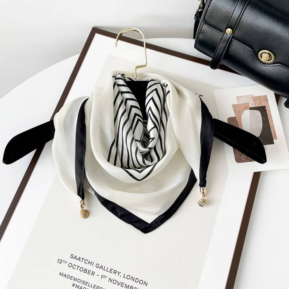 Magnetic Print Triangle Scarf For Spring Style_Cwasc02917