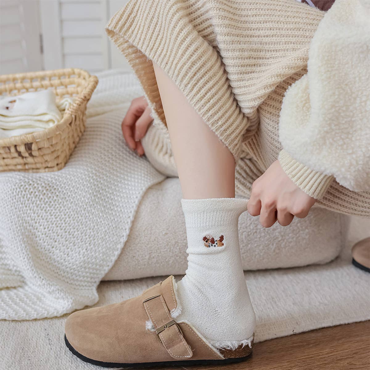 Soft Milk Fleece Embroidered Slouchy Socks_Cwms03219
