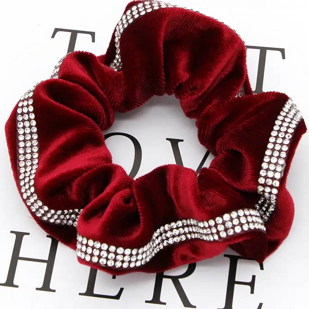 SOLID COLOR VELVET SCRUNCHIE_CWAHA0173