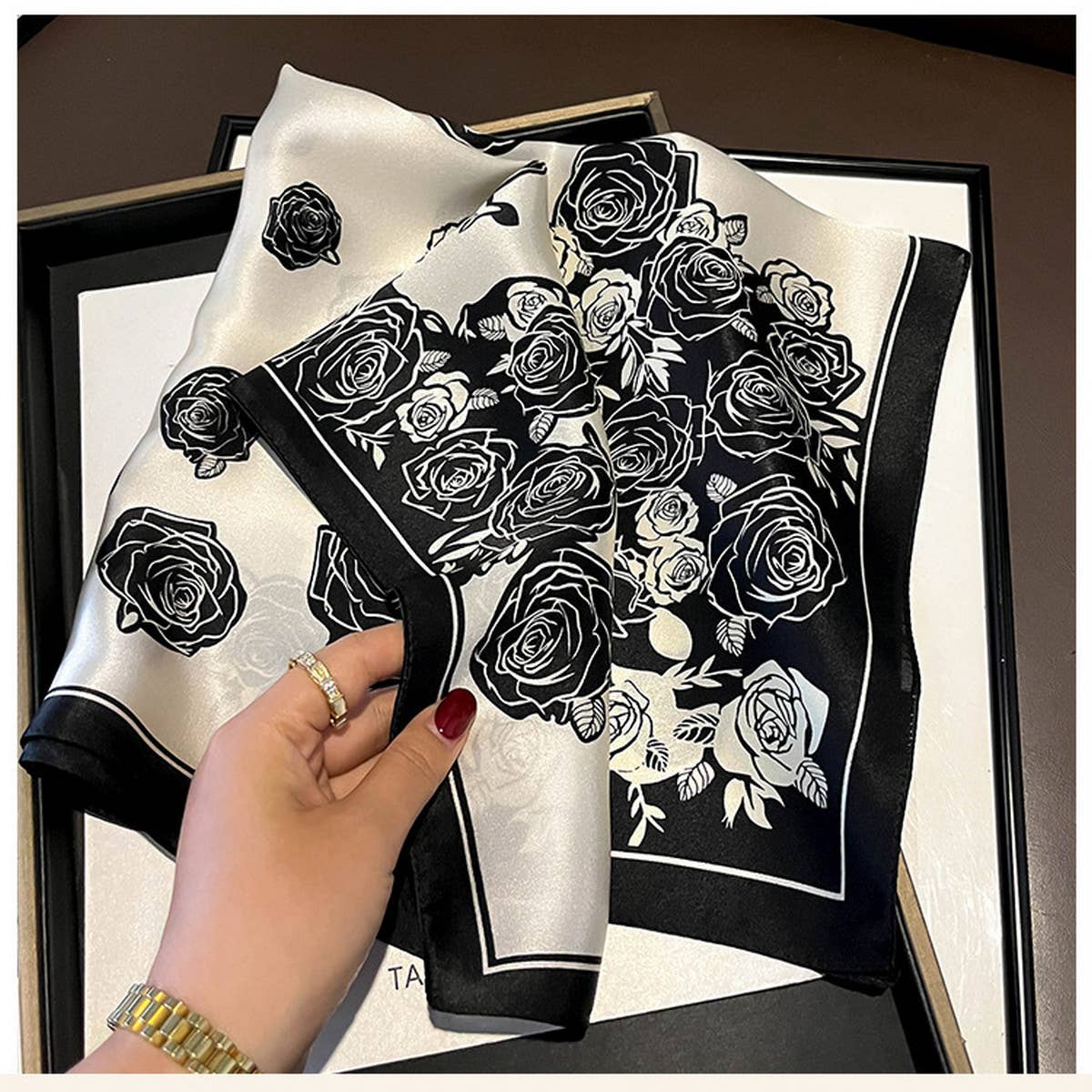 SILK SQUARE SCARF MULBERRY SILK ELEGANT DESIGN_CWASC0536