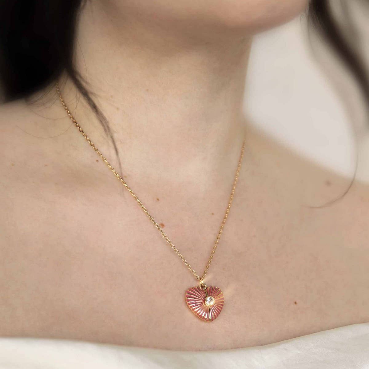 FASHIONABLE HEART OPEN AND CLOSE BEE NECKLACE_CWMM3924