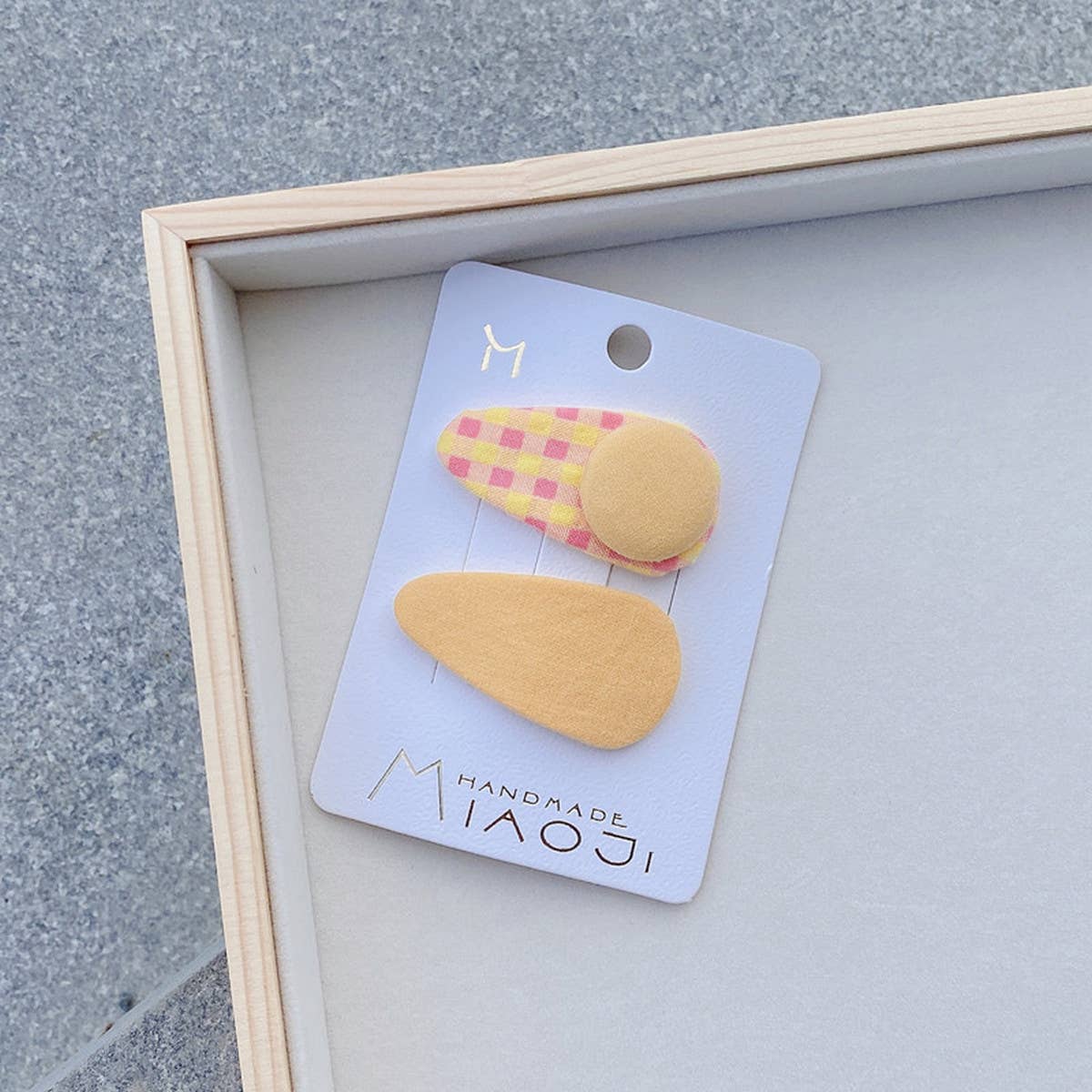 CHILDRENS CUTE BUTTON PLAID HAIRPIN_CWAHA1843