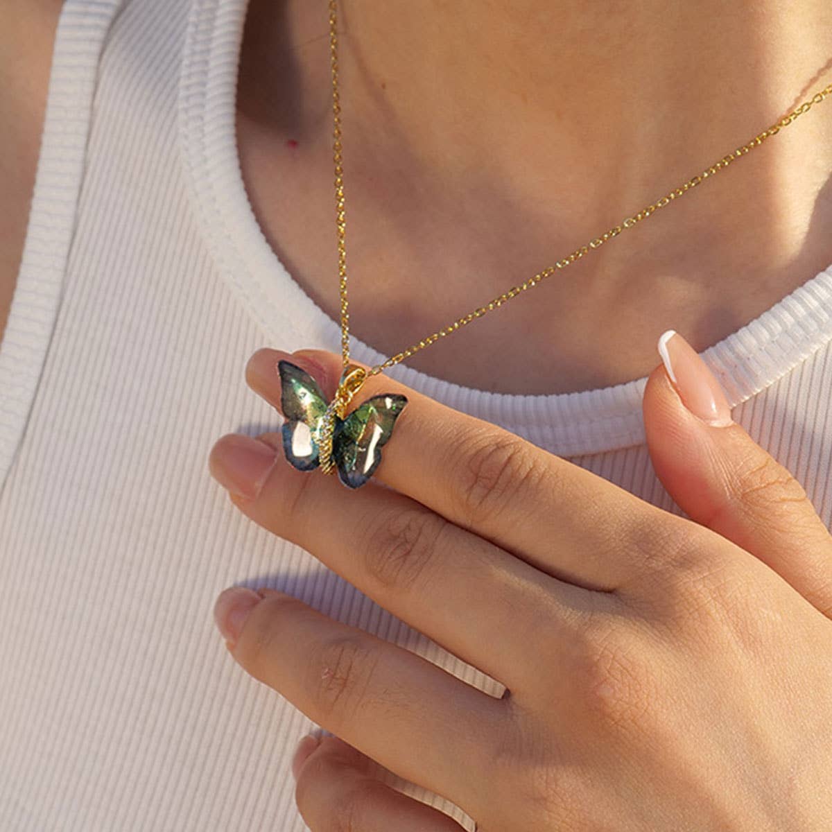 RESIN BUTTERFLY PENDANT NECKLACE_CWAJE0618