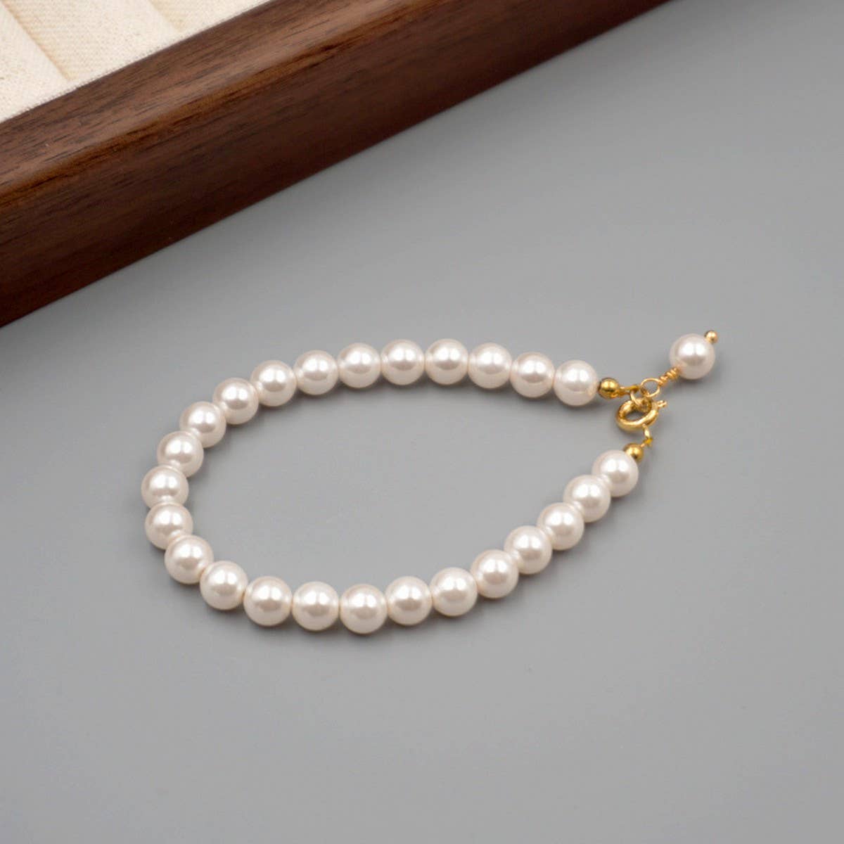 ROUND PEARL SIMPLE DESIGN FASHION BRACELET_CWAJE1667