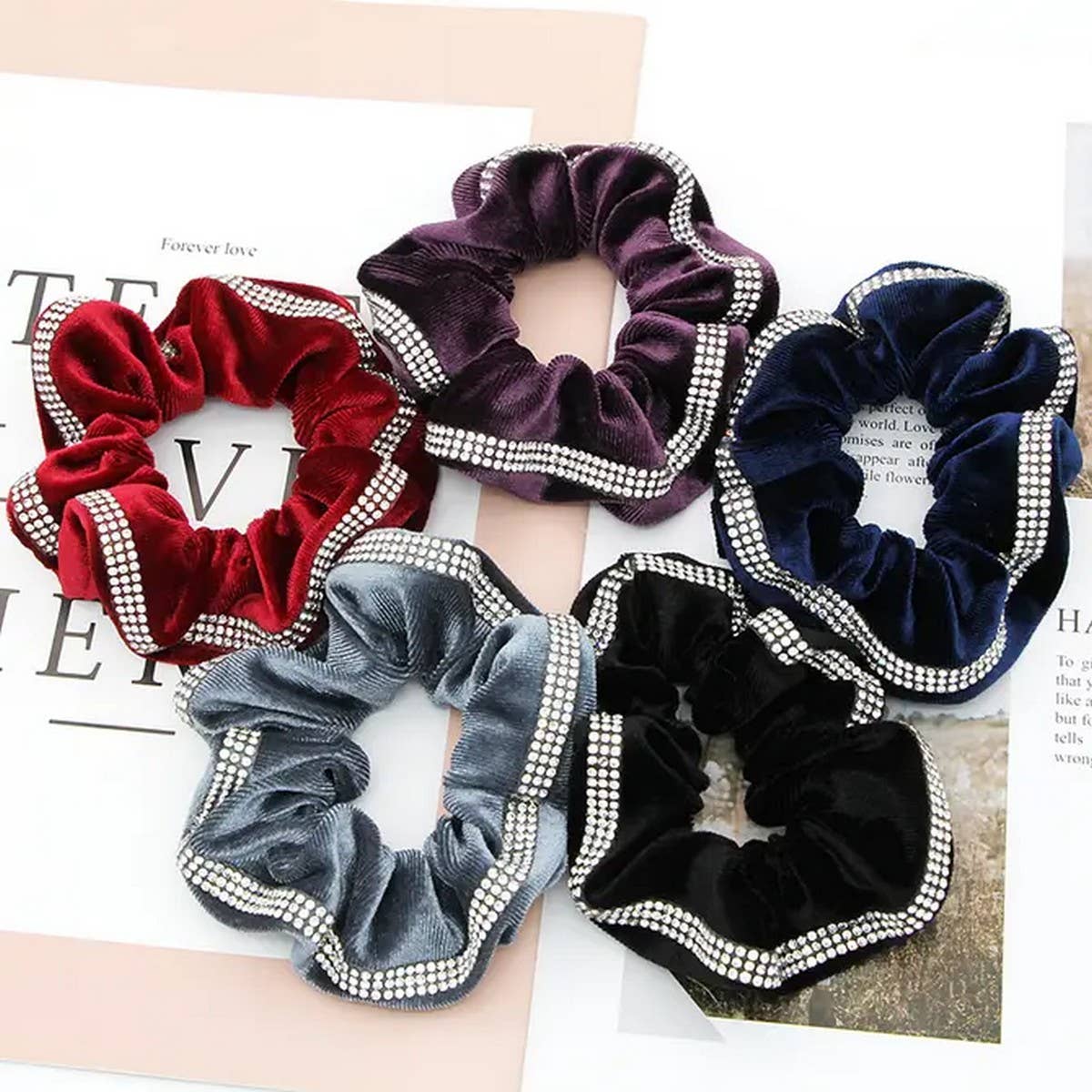 SOLID COLOR VELVET SCRUNCHIE_CWAHA0173
