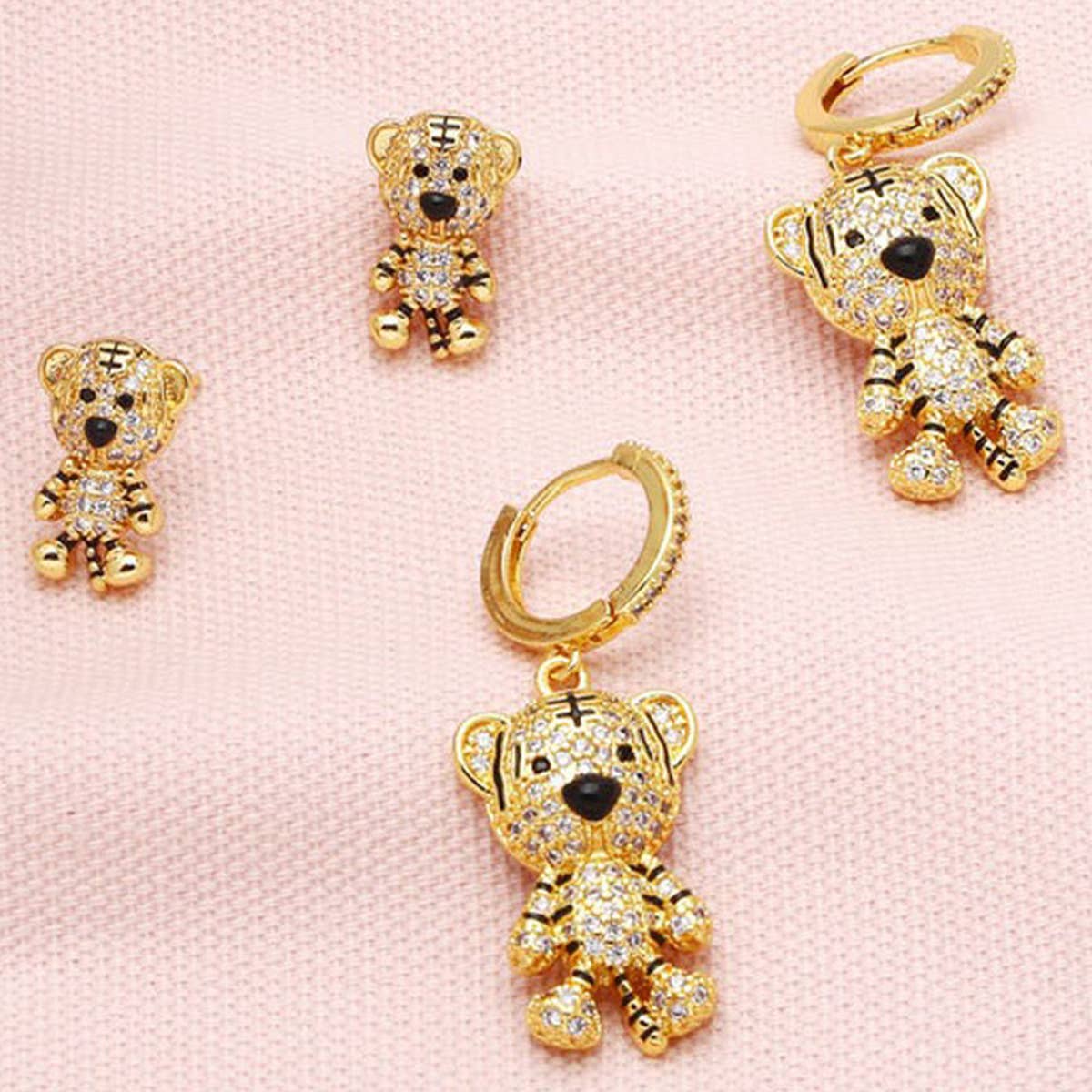 DIAMOND STUDDED TIGER EARRINGS_CWAJE1009