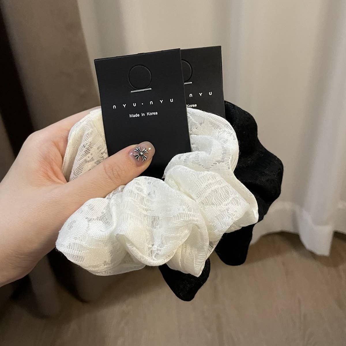 TEMPERAMENT HOLLOW SOLID COLOR SCRUNCHIE_CWAHA1723