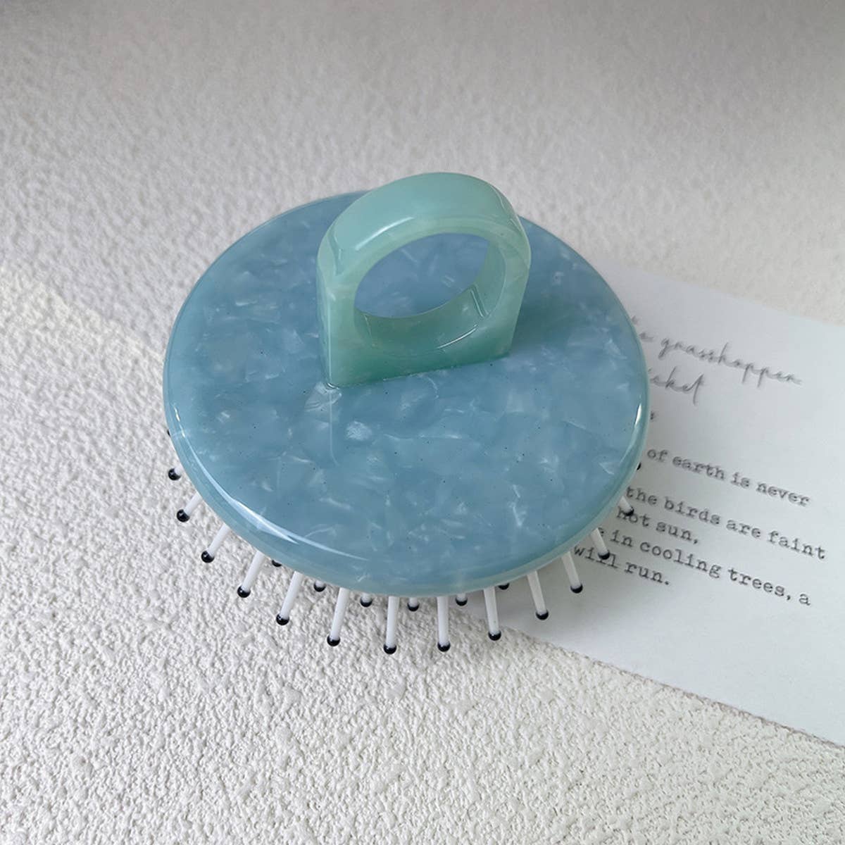 SIMPLE AND PORTABLE MASSAGE COMB_CWMM1083