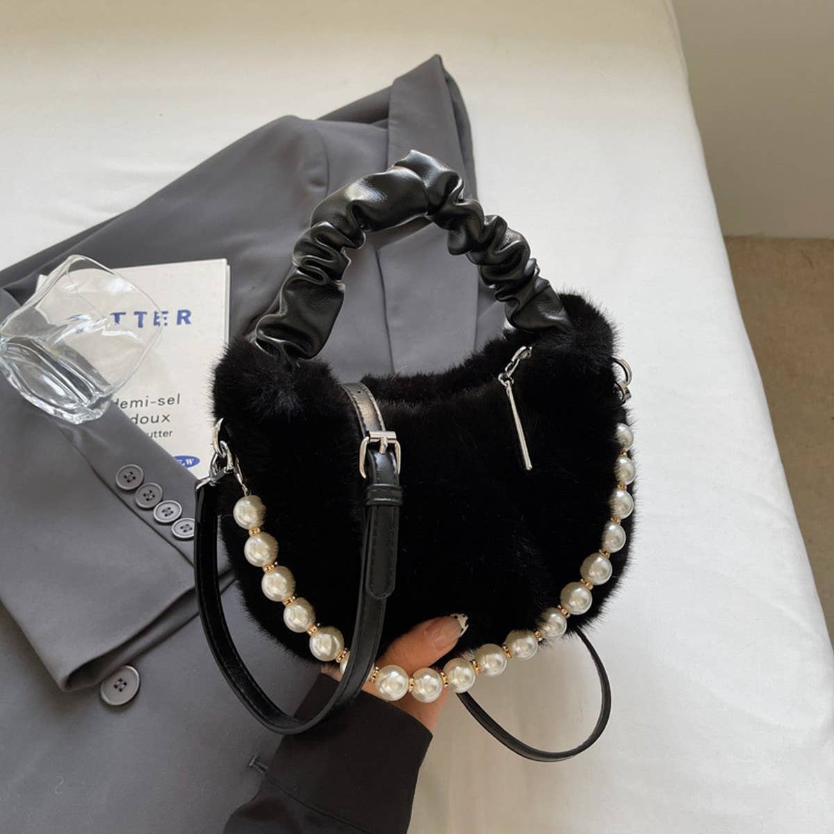 Winter Versatile Shoulder And Crossbody Plush Bag_Cwab3972