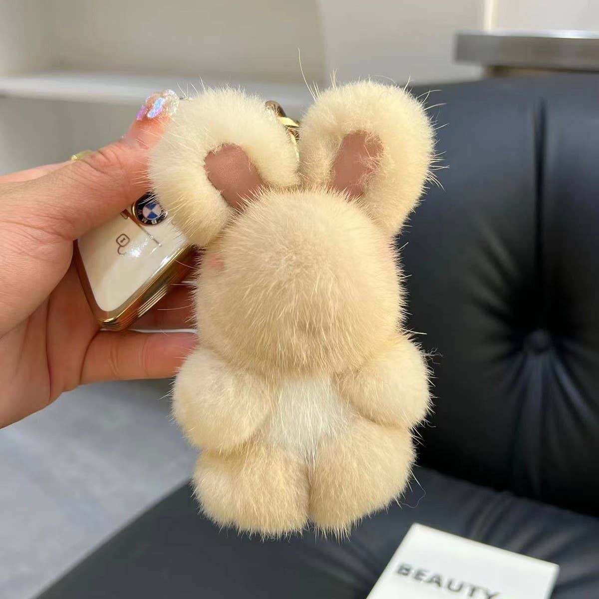 PLUSH CUTE RABBIT PENDANT FUR CAR KEYCHAIN_CWMM2604