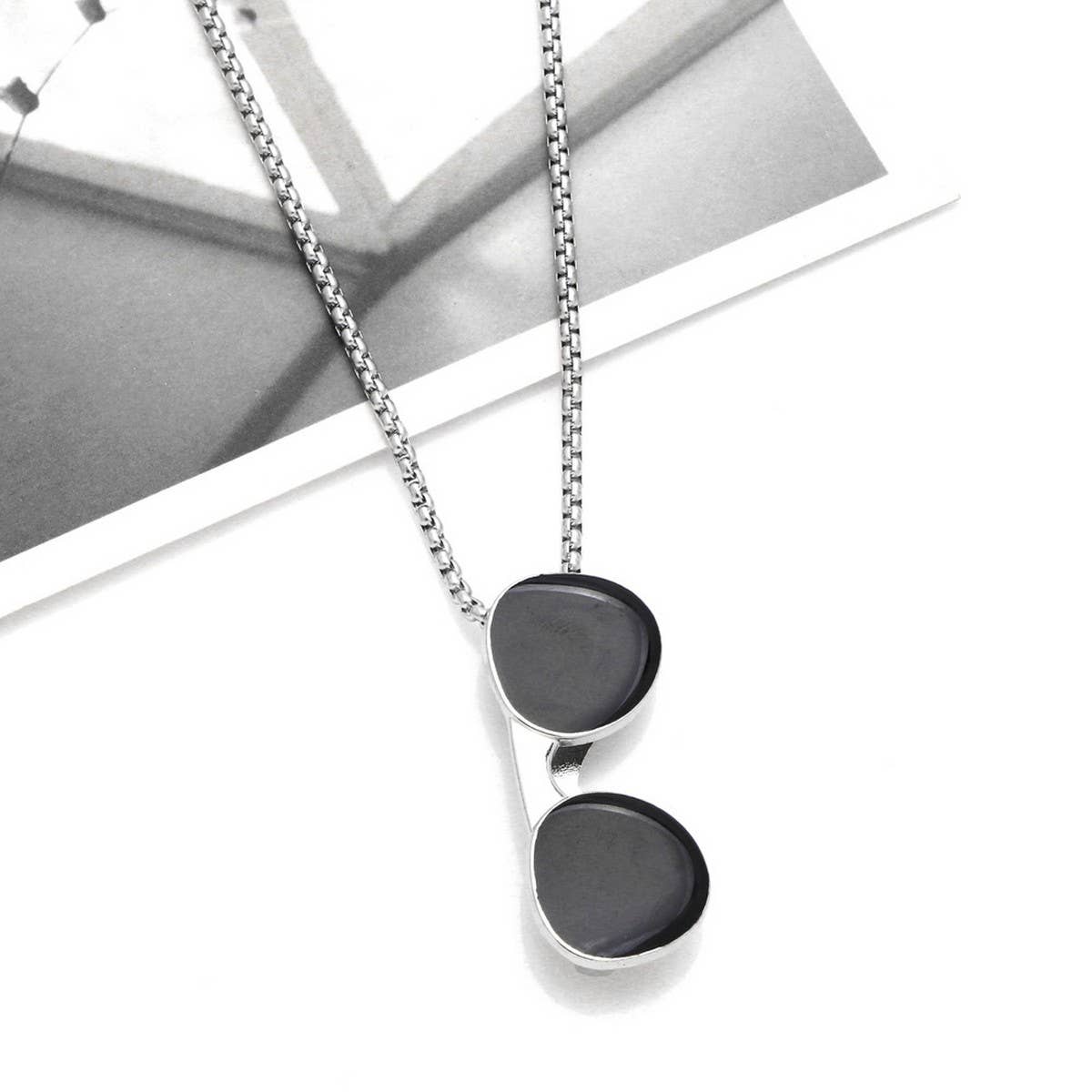 HIP HOP SUNGLASSES PENDANT NECKLACE_CWAJE0968