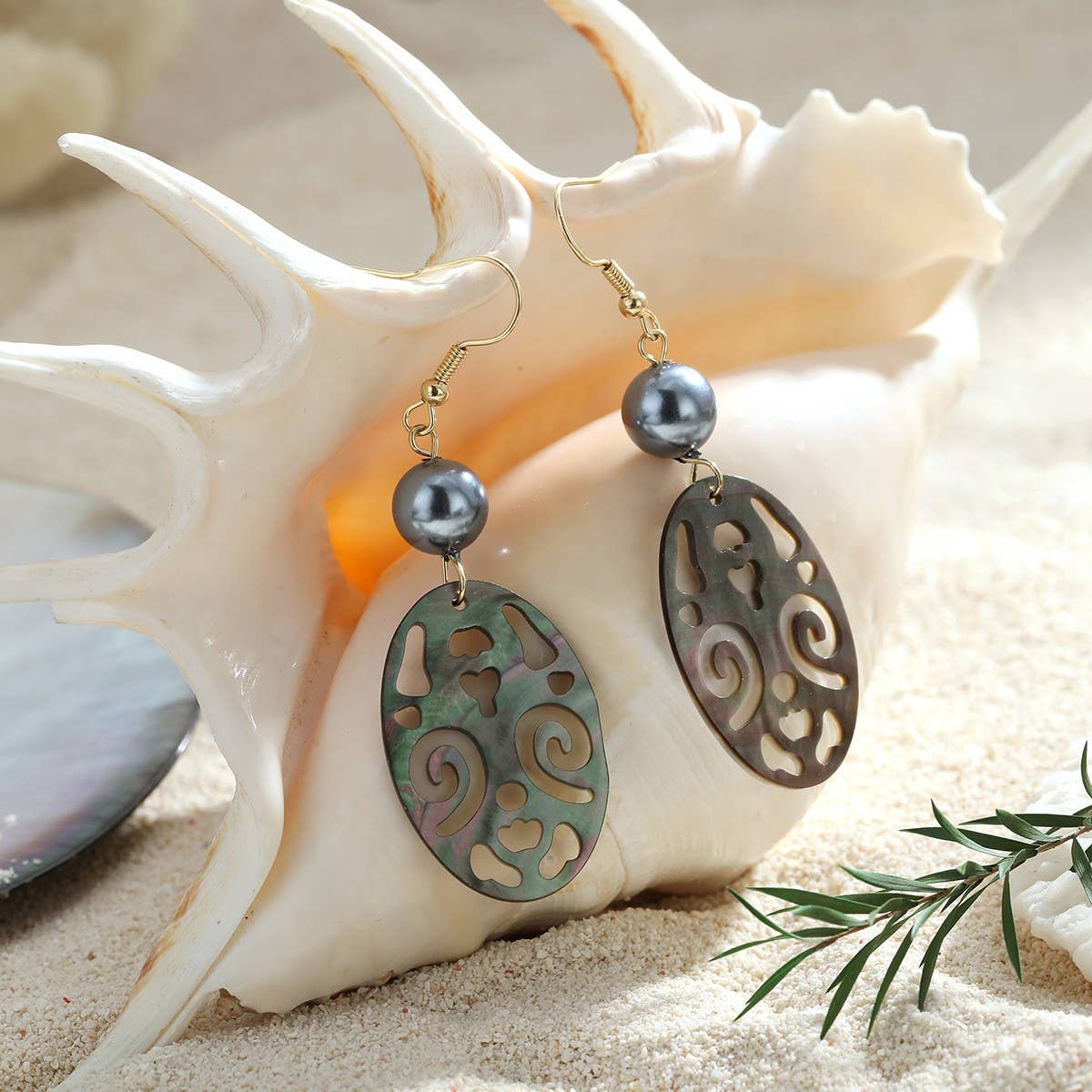 CREATIVE HOLLOW CARVED NATURAL SHELL EARRINGS_CWMM4266