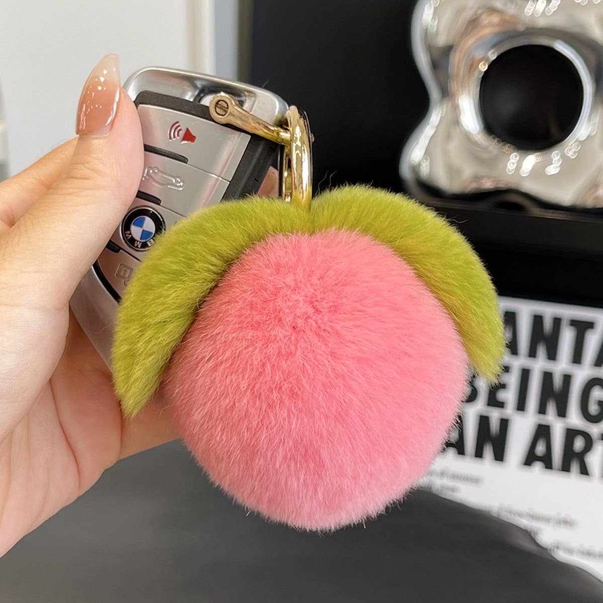 CUTE LITTLE PEACH CAR KEYCHAIN BAG PENDANT GIFT_CWMM2536