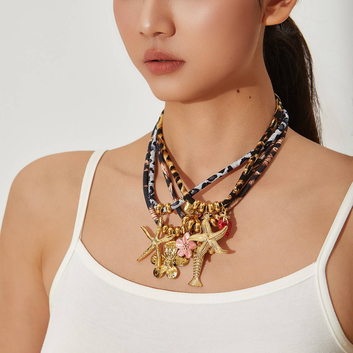 OCEAN ROPE NECKLACE WITH STARFISH FISH CHARMS_CWMM8813