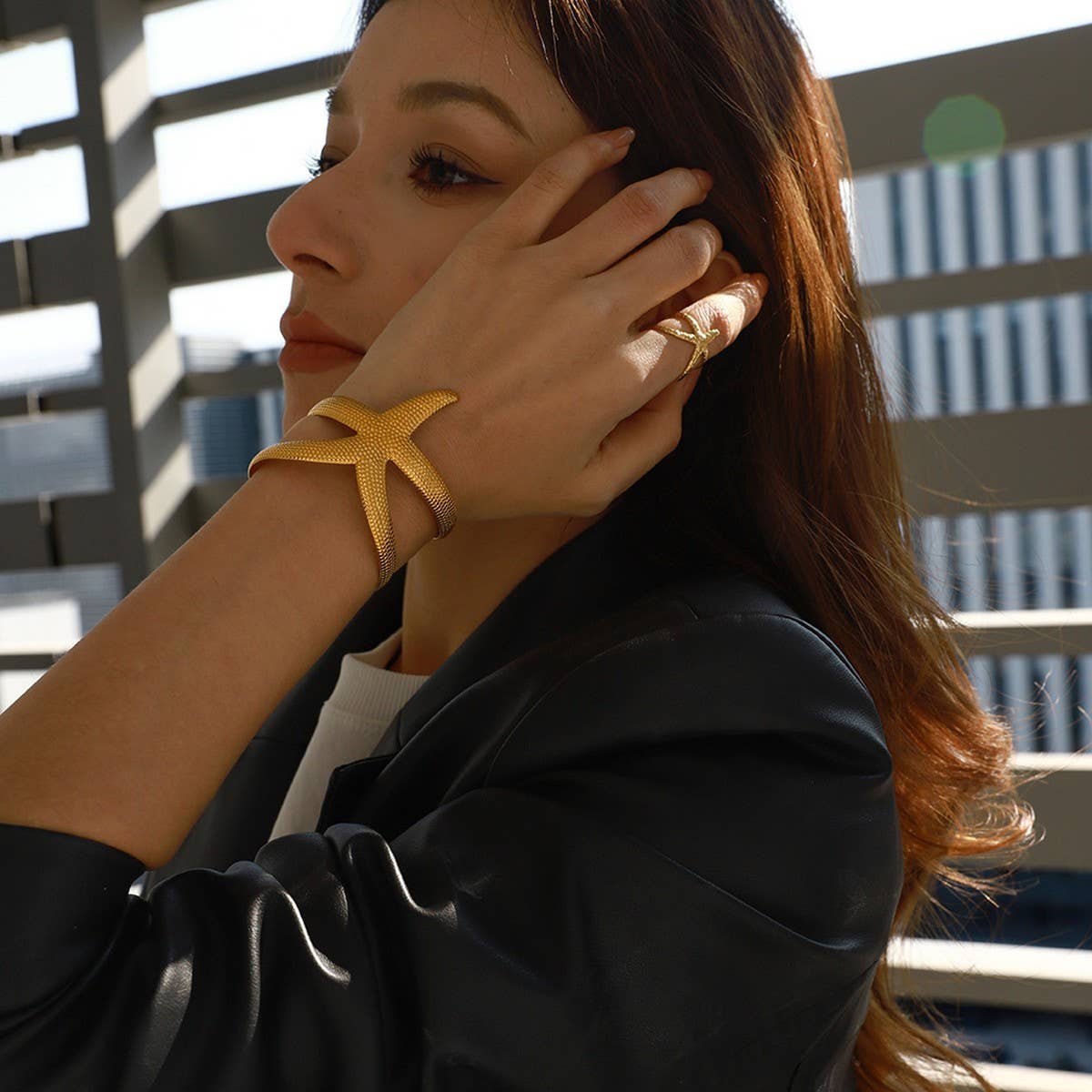 18K GOLD HAMMERED STARFISH OPEN BANGLE NO FADE_CWAJE4684