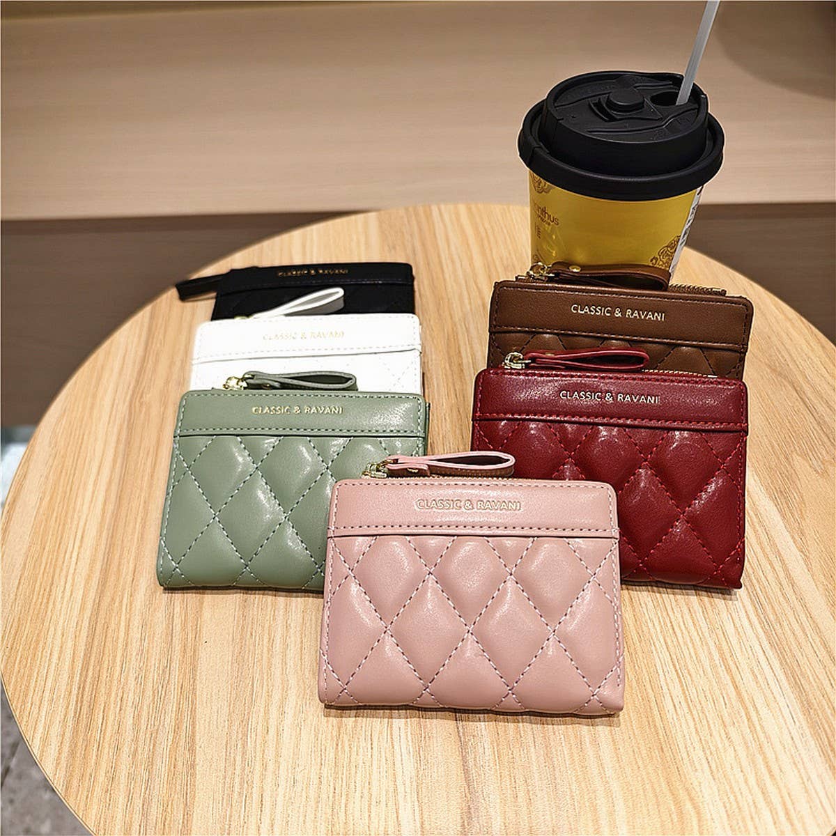 Minimalist Quilted Bifold Wallet With Card Slots_Cwab06231