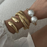 FASHIONABLE OPEN METAL DESIGN BRACELET_CWMM3079