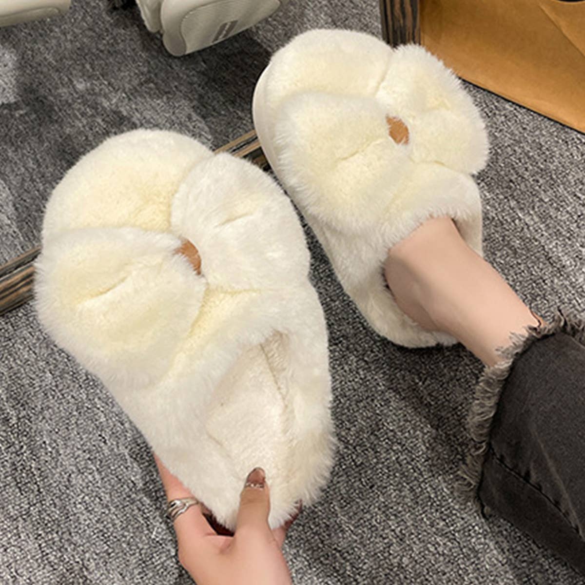 Women Winter Bow Fluffy Slippers_Cwshs0377