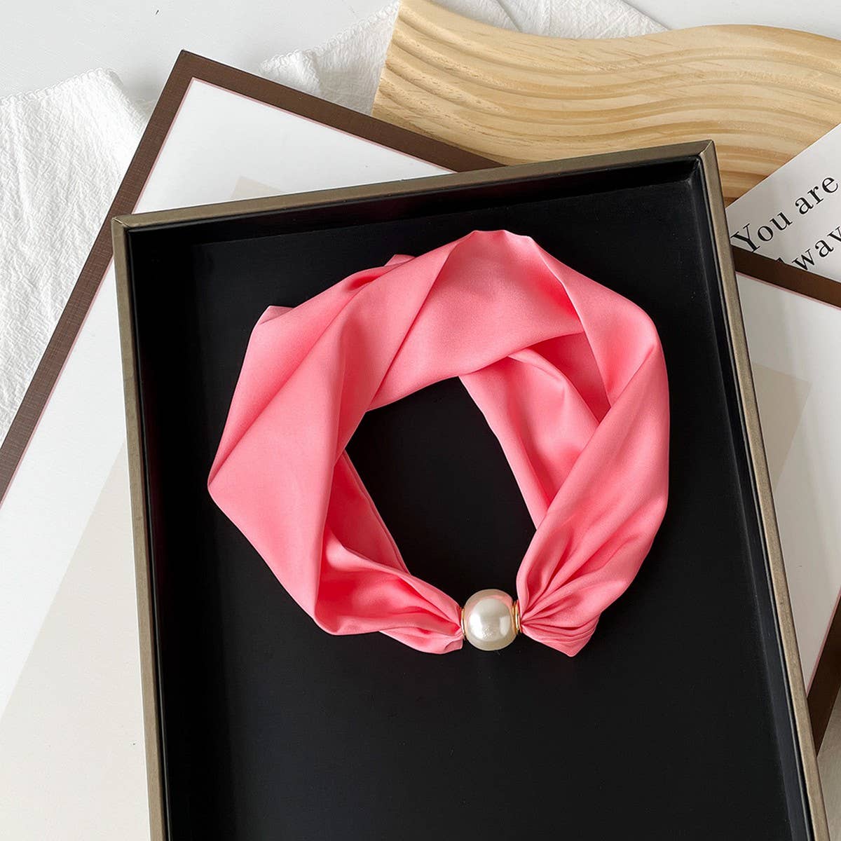 SILKY PRINT SCARF NECKLACE PEARL MAGNETIC CLASP_CWASC0820