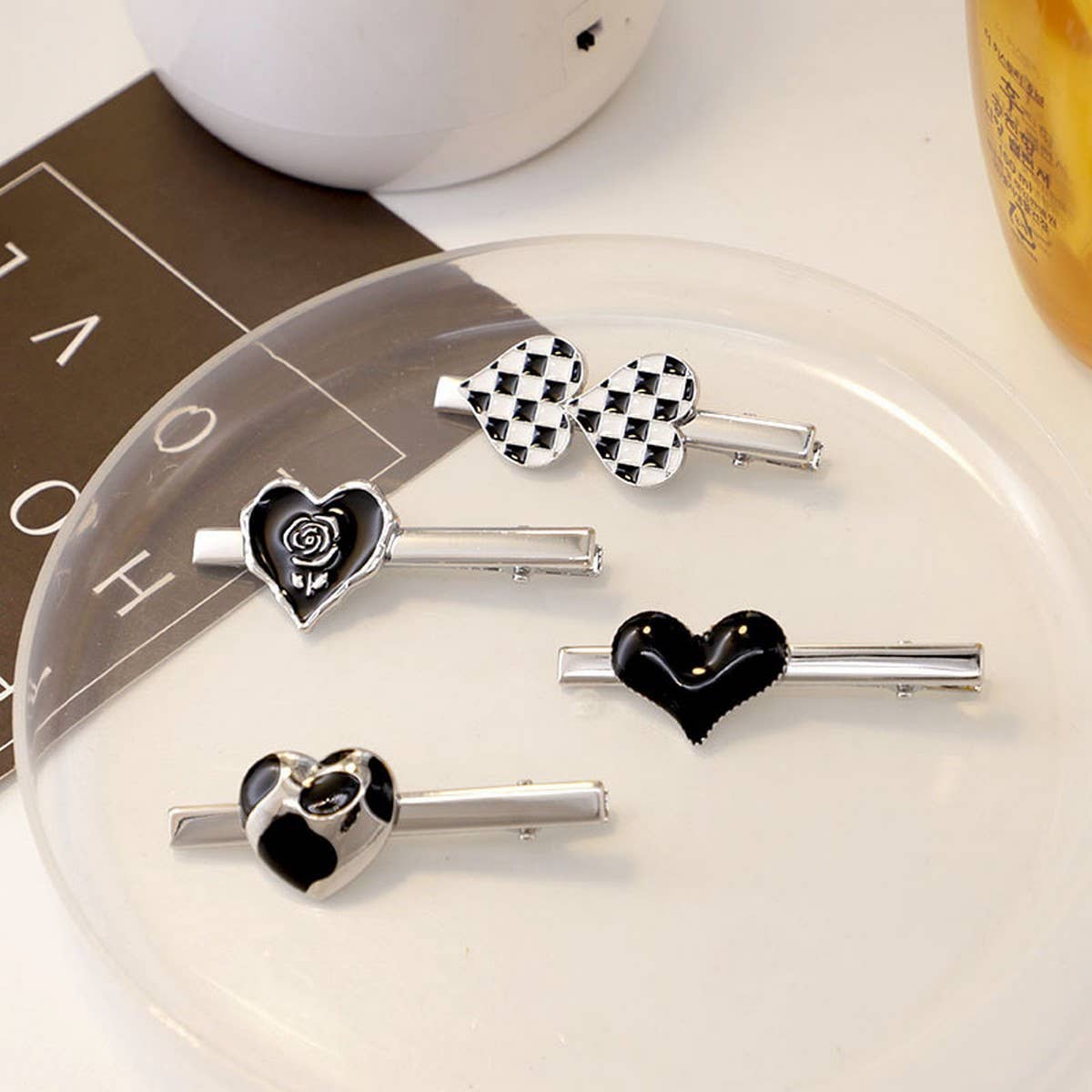 BLACK GLAZE FLOWER HEART CHECKERBOARD HAIRPIN_CWAHA4737
