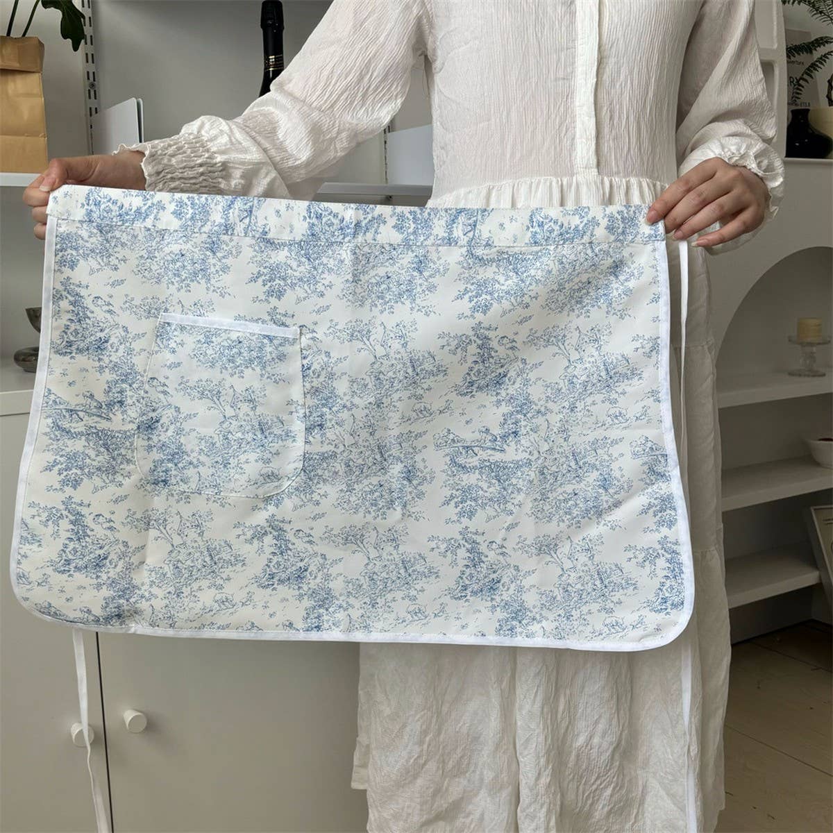 INK AND WATERPROOF AND OIL RESISTANT BLUE APRON_CWMM5810