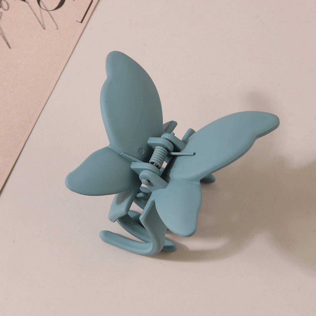 MATTE BUTTERFLY HAIR CLAW CLIP STRONG STYLISH_CWAHA0087
