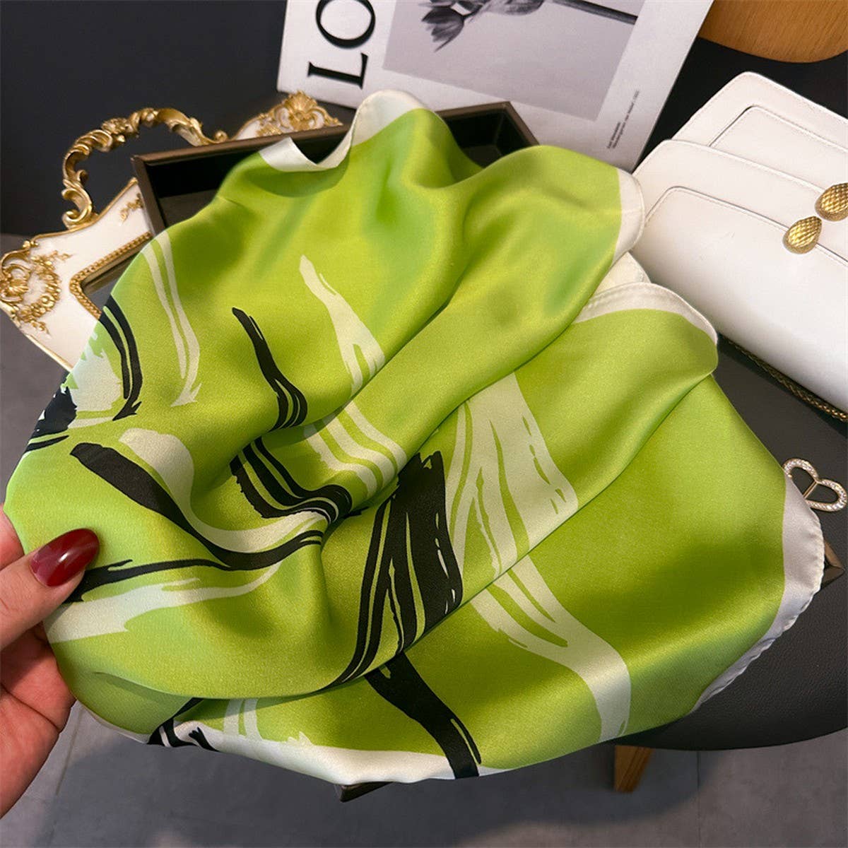 SMALL FRESH AND ARTISTIC SMALL SQUARE TOWEL_CWASC1438