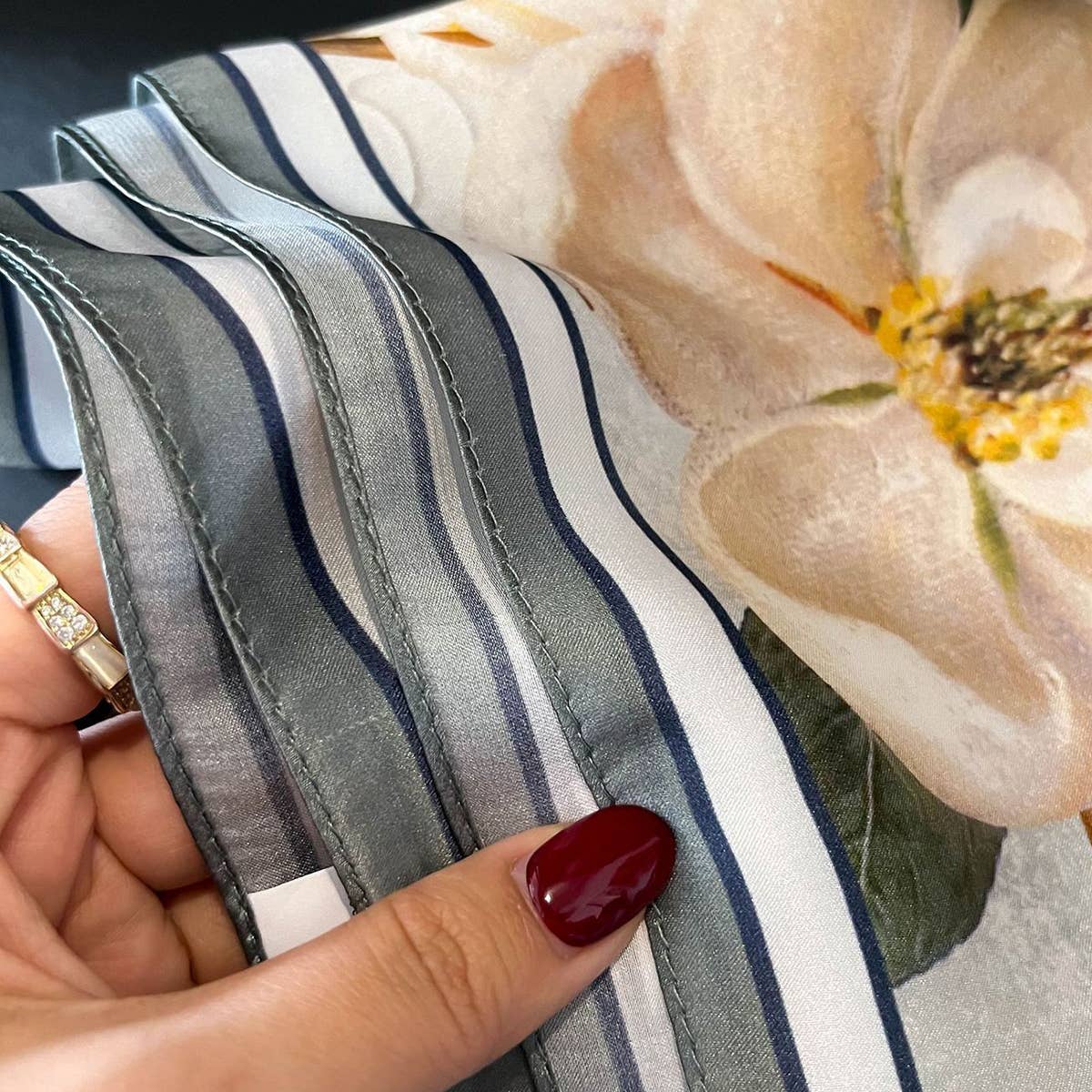 FLORAL SCARF 100 MULBERRY SILK FALL WINTER WRAP_CWASC0546