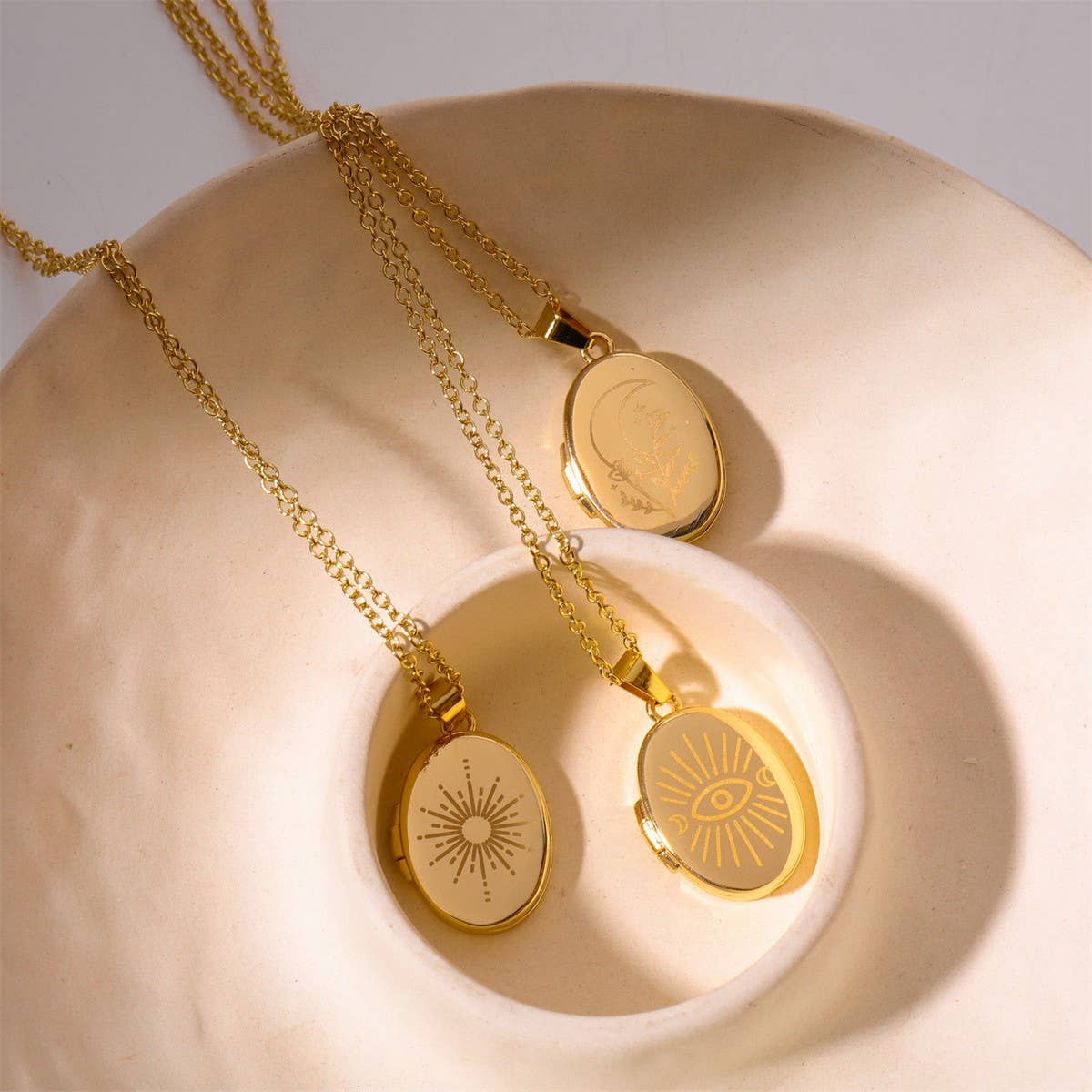 DEVILS EYE OPENABLE PHOTO ALBUM NECKLACE_CWMM5532