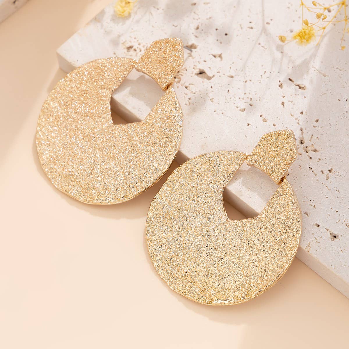 FASHIONABLE COMMUTING IRREGULAR TEXTURE EARRINGS_CWMM3202