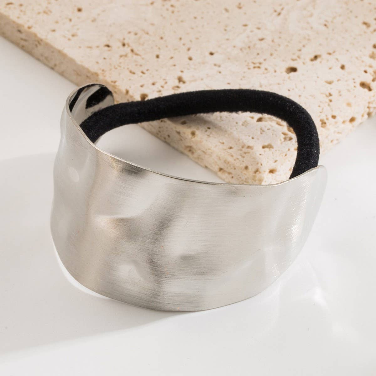 MINIMALIST BRUSHED METAL HAIR TIE FOR WOMEN_CWAHA6251