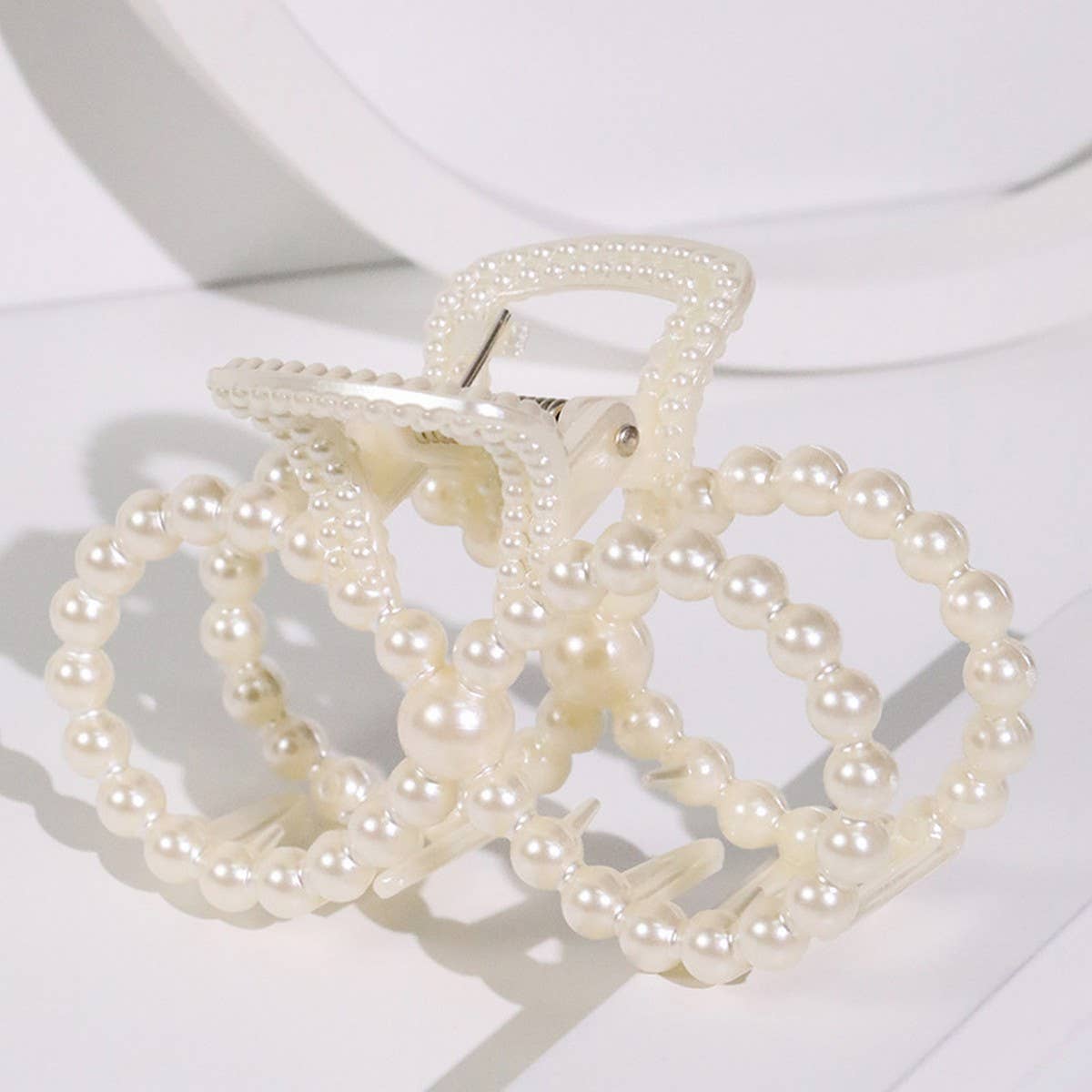 Chic Pearl Heart Claw Clip Minimalist Hair Grip