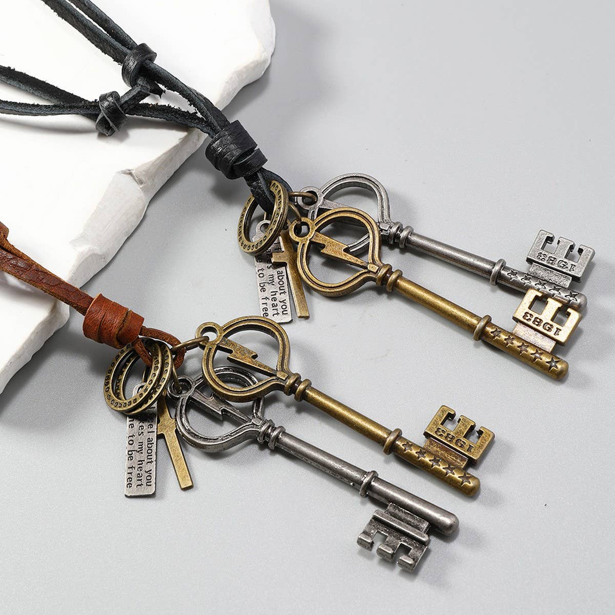 CREATIVE DOUBLE KEY PENDANT COWHIDE NECKLACE_CWMM4593