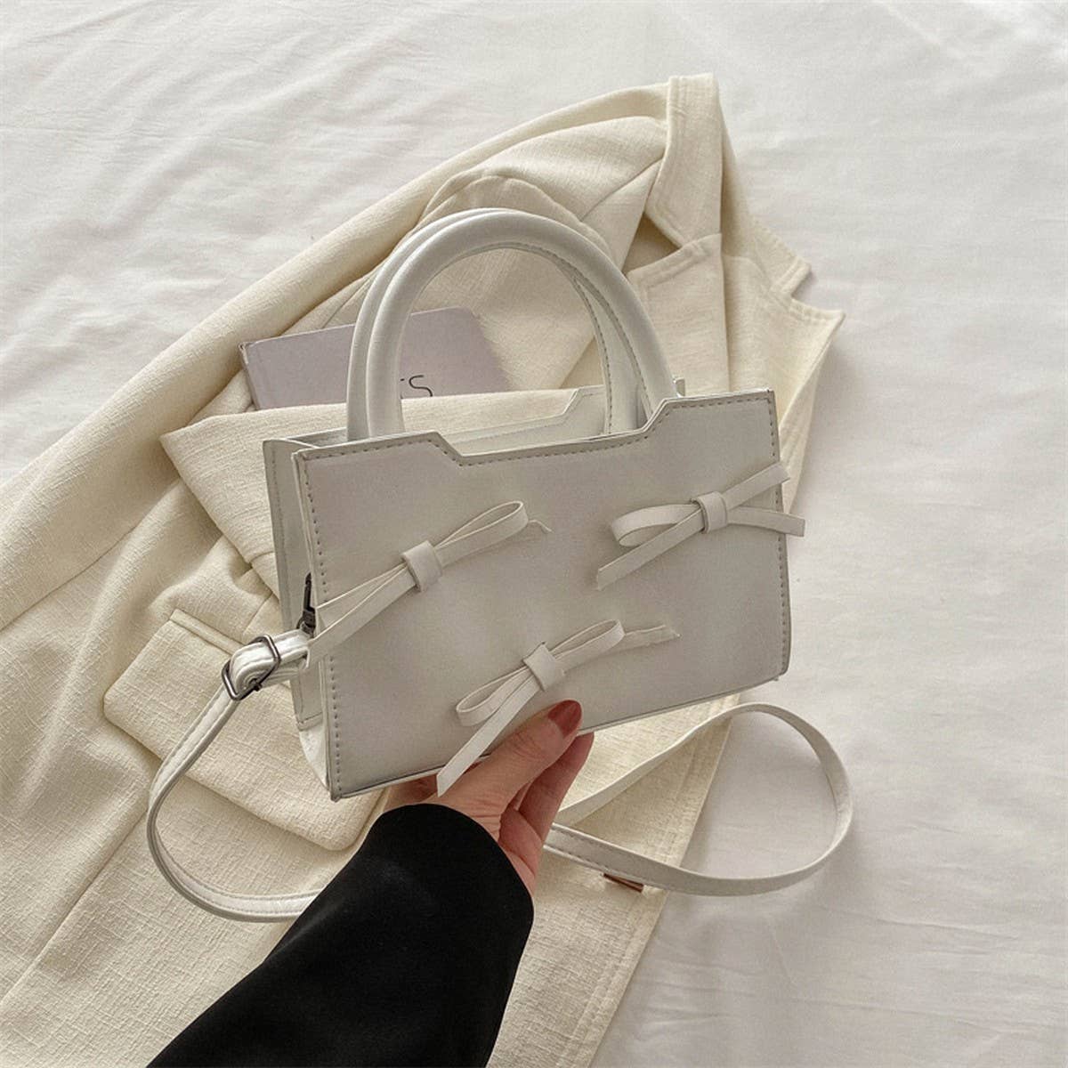FASHIONABLE COMMUTER BOW HANDBAG_CWAB3302