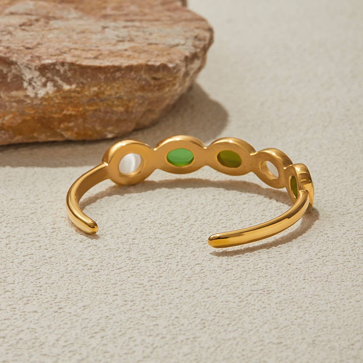 LUXURY 18K GOLD GREEN WHITE CATS EYE CUFF_CWAJE4817