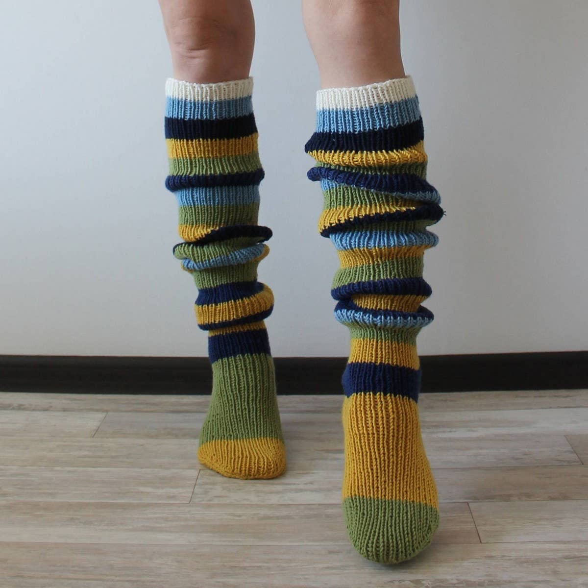 FASHION STRIPED LONG OVER THE KNEE SOCKS_CWMS0848