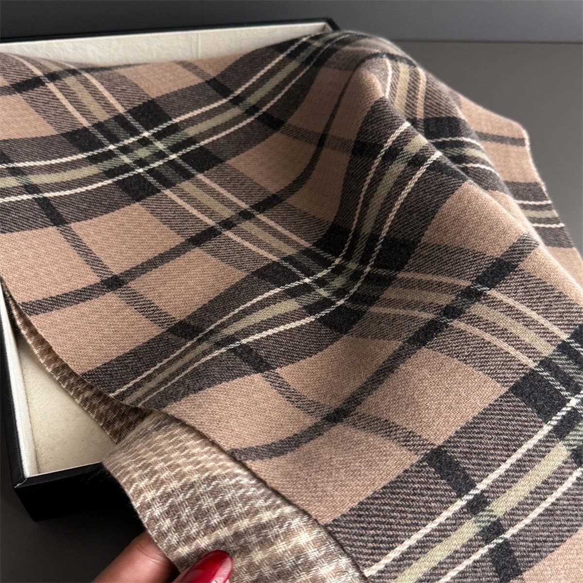 Classic Plaid Cashmere Feel Scarf For Women_Cwasc03235