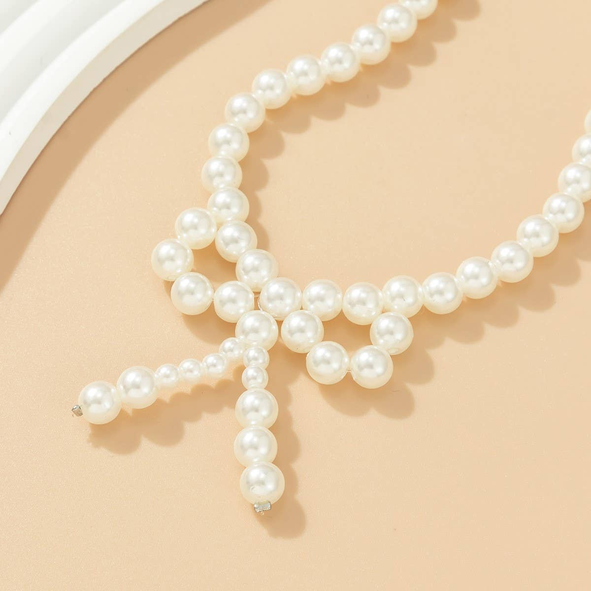IMITATION PEARL BEADED NECKLACE WITH PEARL BOW_CWAJE1163
