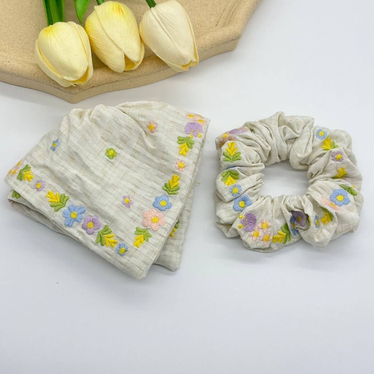 DOUBLE SIDED EMBROIDERED FLOWER HEADBAND_CWAHA3694