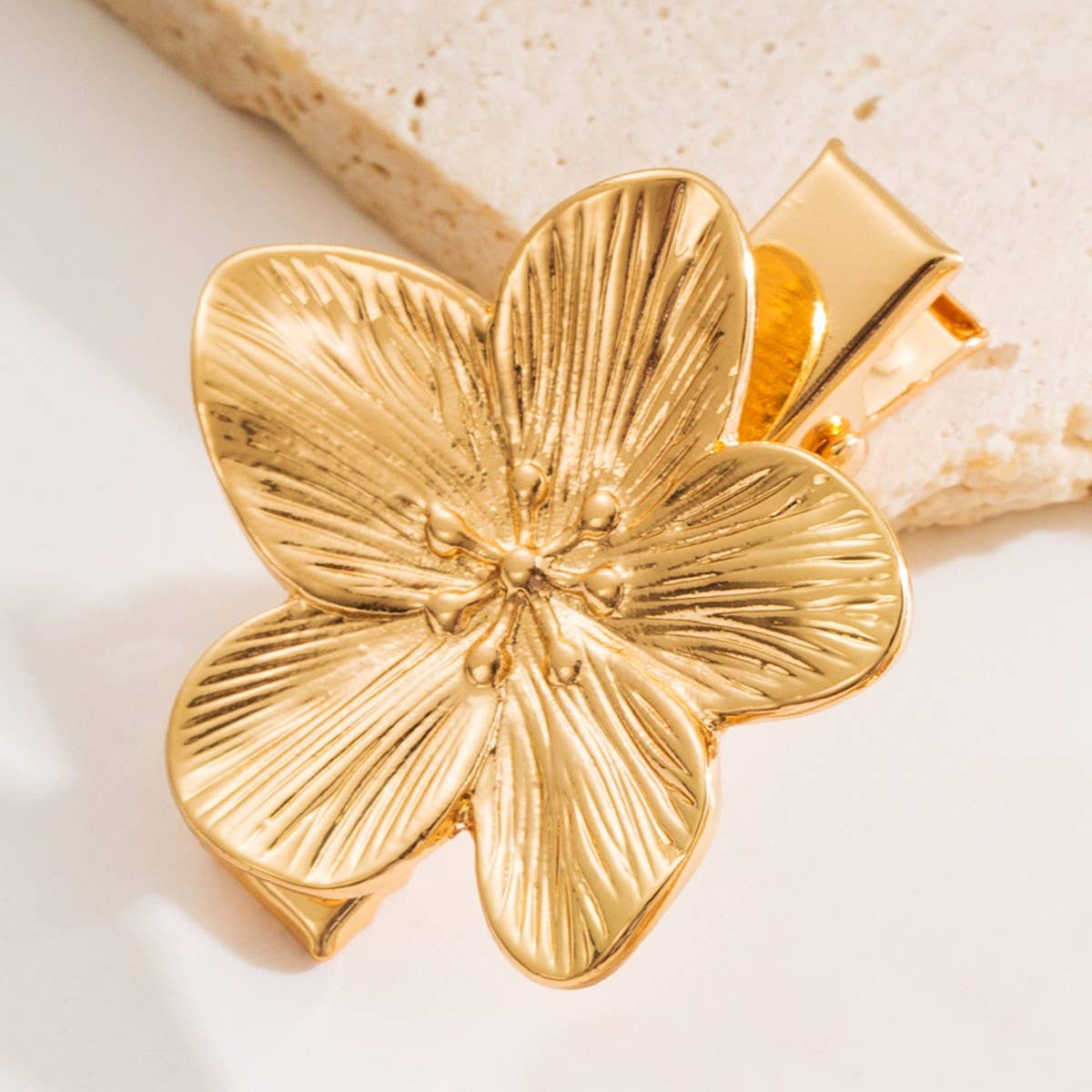 METAL HEART FLOWER HAIR CLIP ELEGANT MINIMAL_CWAHA6177