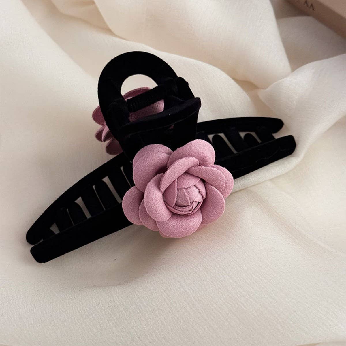 NEW BLACK VELVET PINK CAMELLIA HAIRPIN_CWAHA4658
