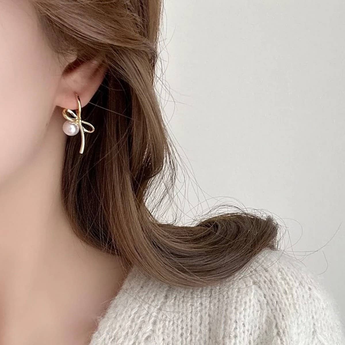 SIMPLE AND HIGH END PEARL PENDANT BOW EARRINGS_CWAJE2975