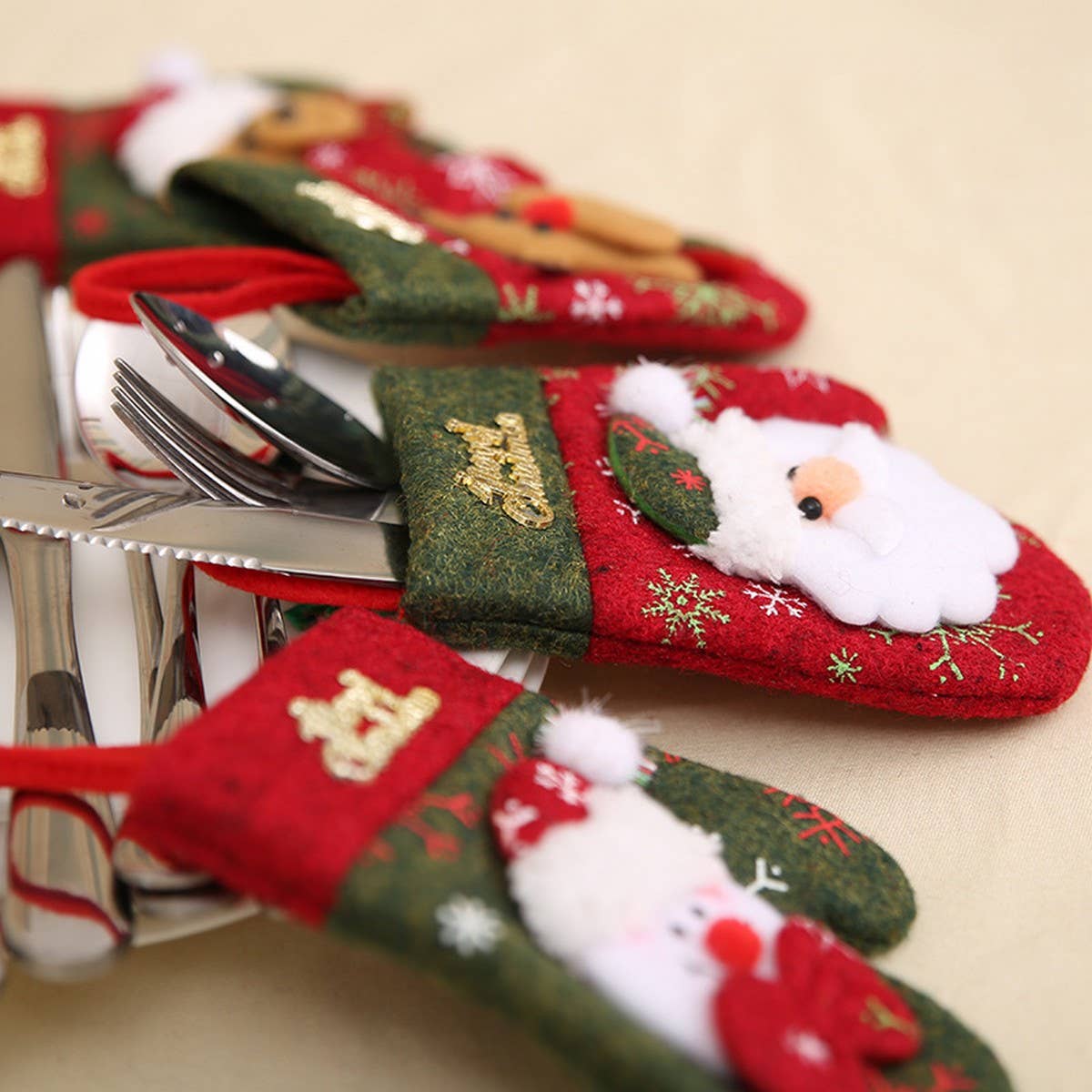 Cwmm9346_Christmas Glove Tableware Gift Bag